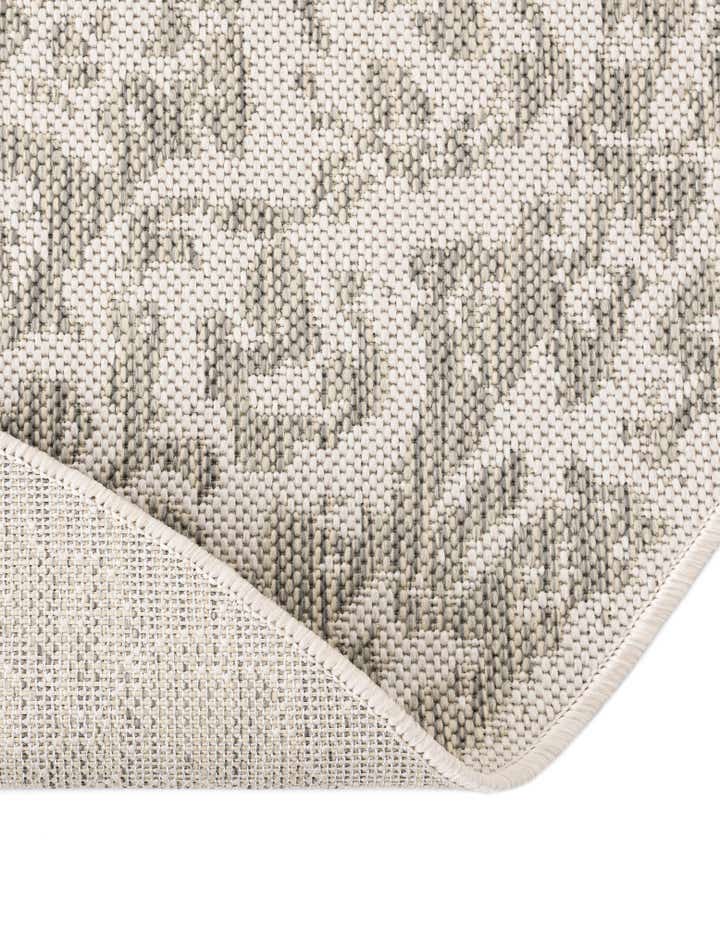 12' x 12' Easy-Clean Traditional Indoor / Outdoor Round Rug