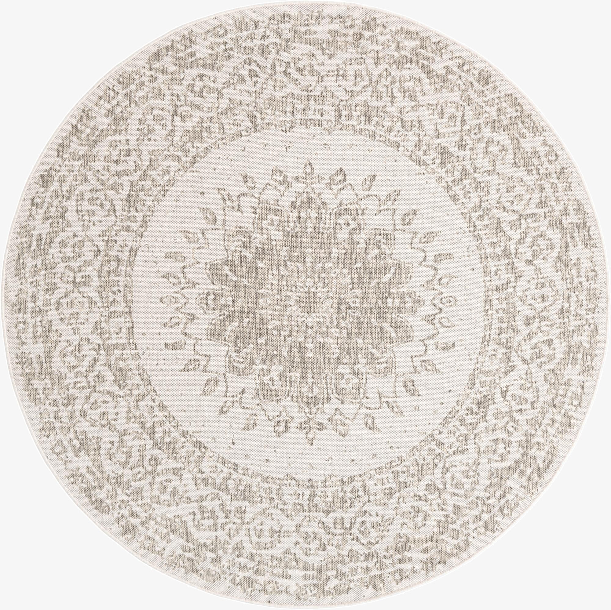 7' 10 x 7' 10  Washable Traditional Indoor / Outdoor Round Rug
