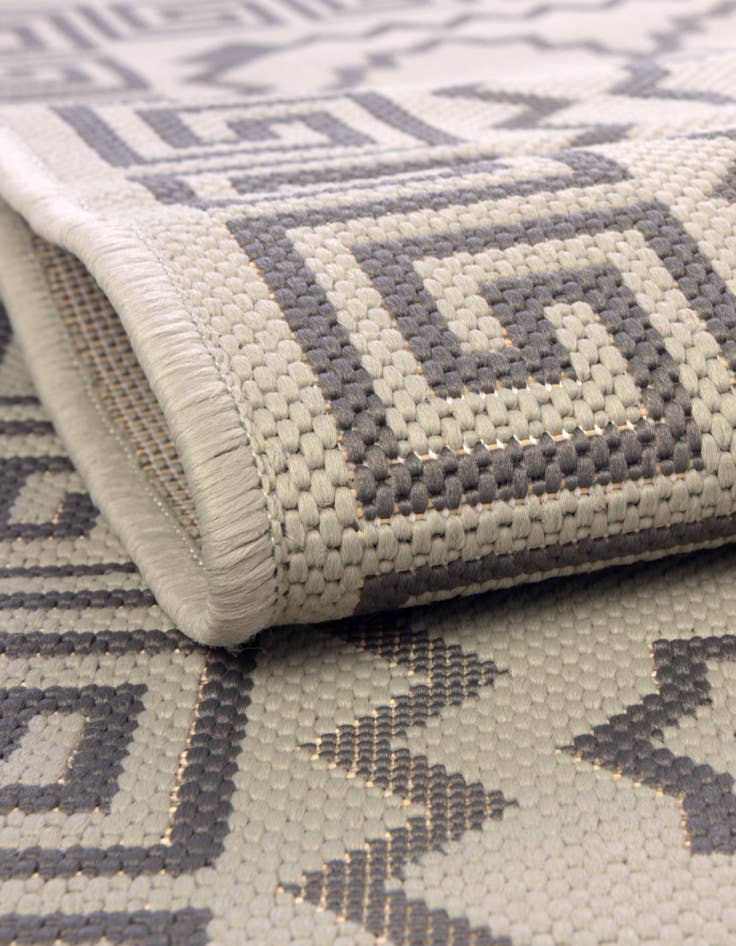 Detail image of 6' x 6'  Washable Trellis Indoor / Outdoor Round Rug