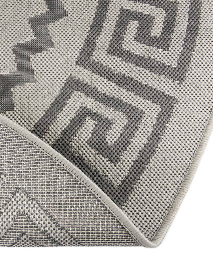 Detail image of 6' x 6' Easy-Clean Trellis Indoor / Outdoor Round Rug