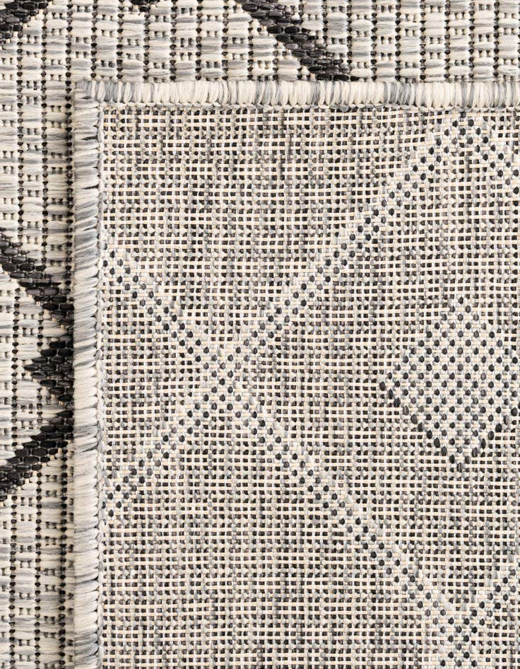 Detail image of 4' x 4' Easy-Clean Trellis Indoor / Outdoor Round Rug