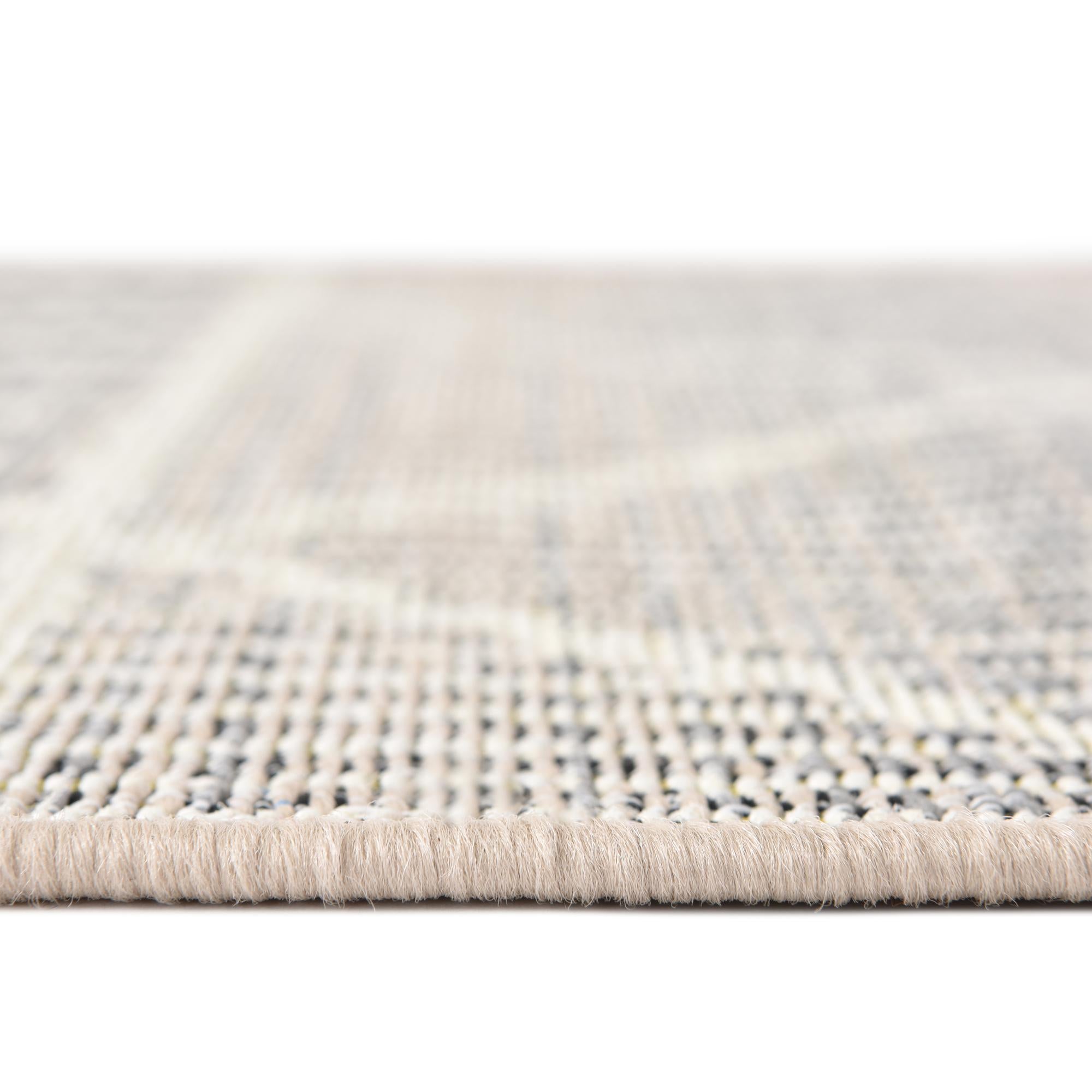 7' 10 x 7' 10 Easy-Clean Trellis Indoor / Outdoor Round Rug