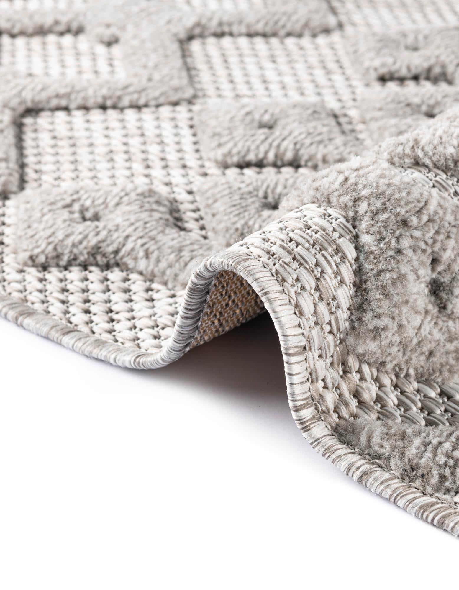 5' 3 x 5' 3 Easy-Clean Trellis Textured Indoor / Outdoor Round Rug