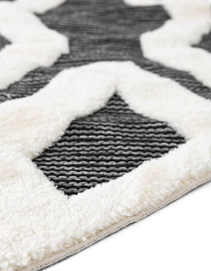 Detail image of 6' x 6' Prismatic Round Rug