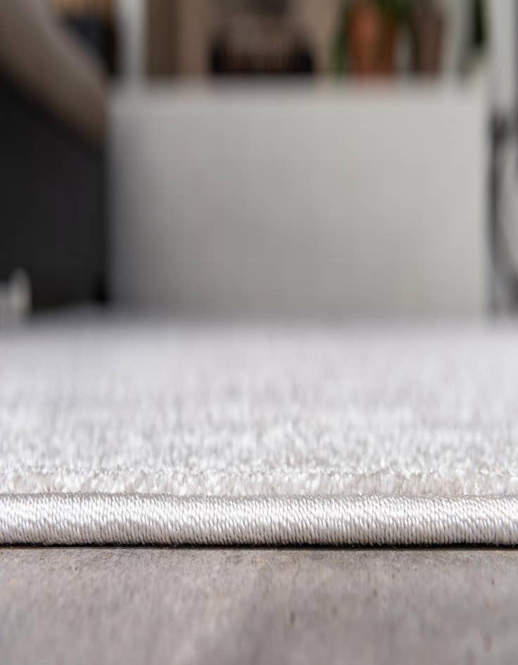 Detail image of 8' x 8' Easy-Clean Sabrina Soto Ola Indoor / Outdoor Round Rug