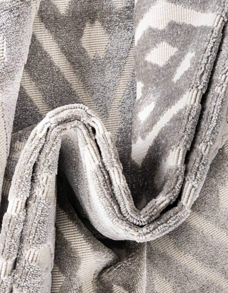 Detail image of 8' x 8' Easy-Clean Sabrina Soto Ella Indoor / Outdoor Round Rug