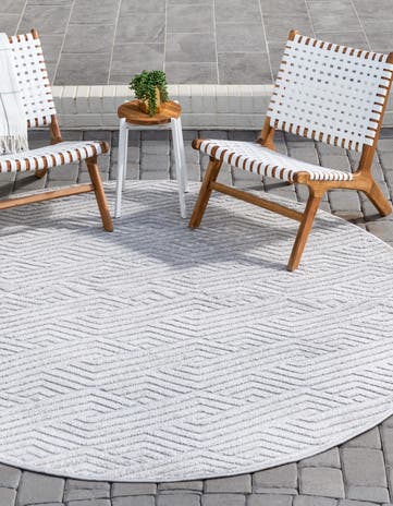 8' x 8' Easy-Clean Sabrina Soto Hudson Indoor / Outdoor Round Rug