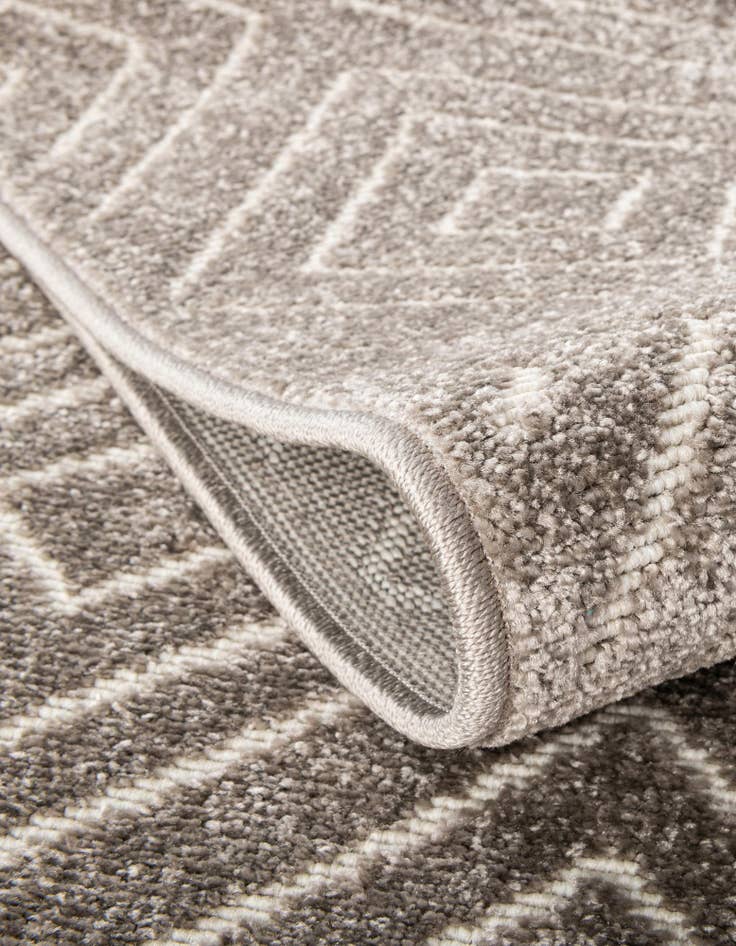 Detail image of 5' x 5' Easy-Clean Sabrina Soto Indoor / Outdoor Round Rug