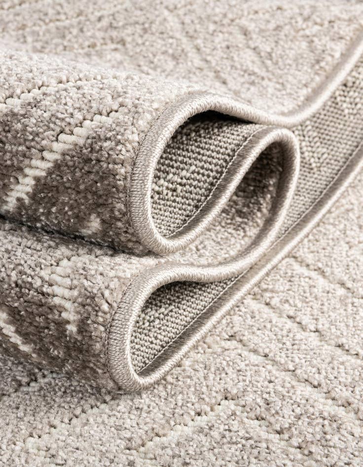 Detail image of 7' 10 x 7' 10 Easy-Clean Sabrina Soto Indoor / Outdoor Round Rug