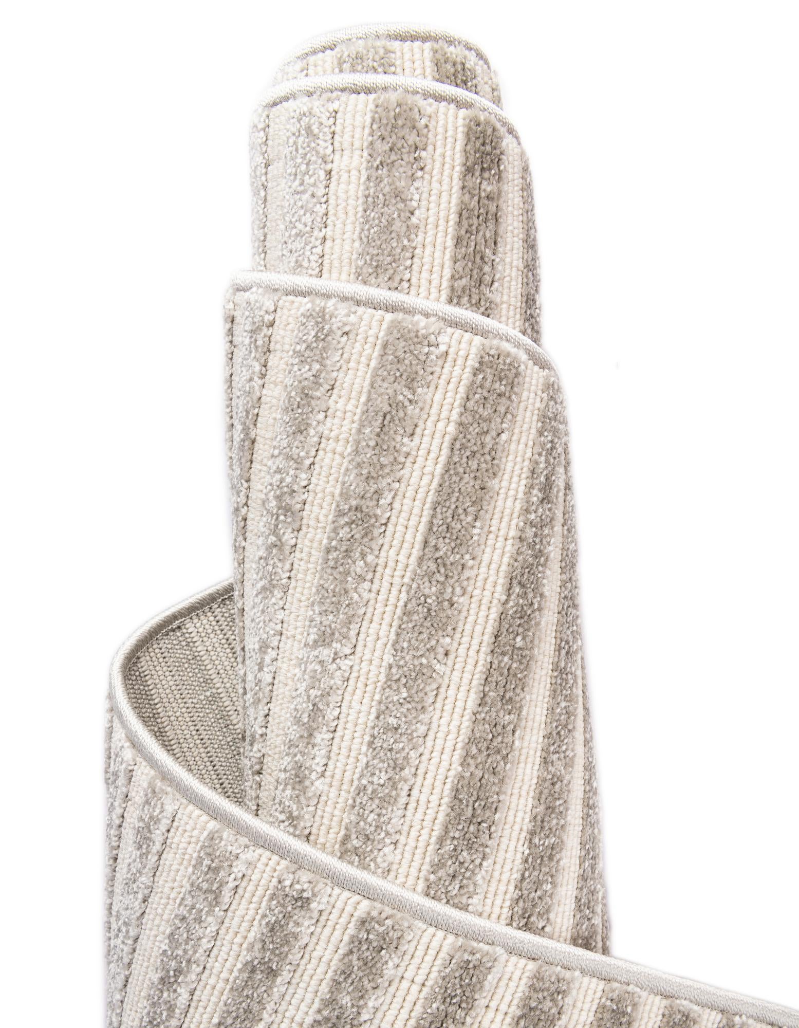 3' x 3' Easy-Clean Sabrina Soto Indoor / Outdoor Round Rug