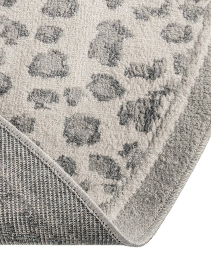 Detail image of 5' x 5' Savannah Round Rug