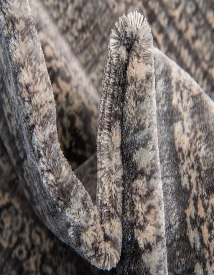 Detail image of 8' x 8' Solaris Round Rug