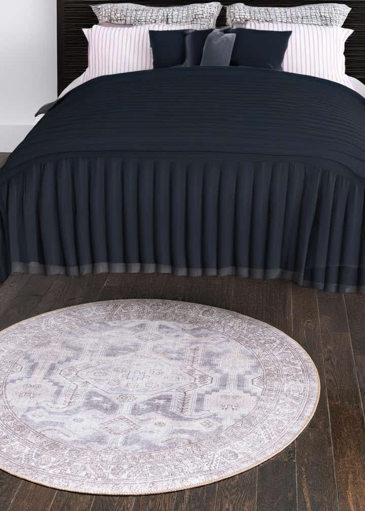 7' 7 x 7' 7 Washable Timeless Round Rug