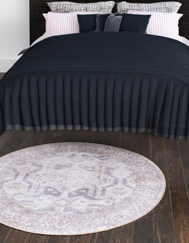 Detail image of 7' 7 x 7' 7 Washable Timeless Round Rug