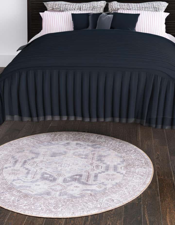 7' 7 x 7' 7 Washable Timeless Round Rug