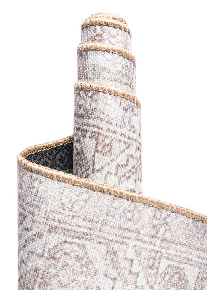 7' 7 x 7' 7 Washable Timeless Round Rug