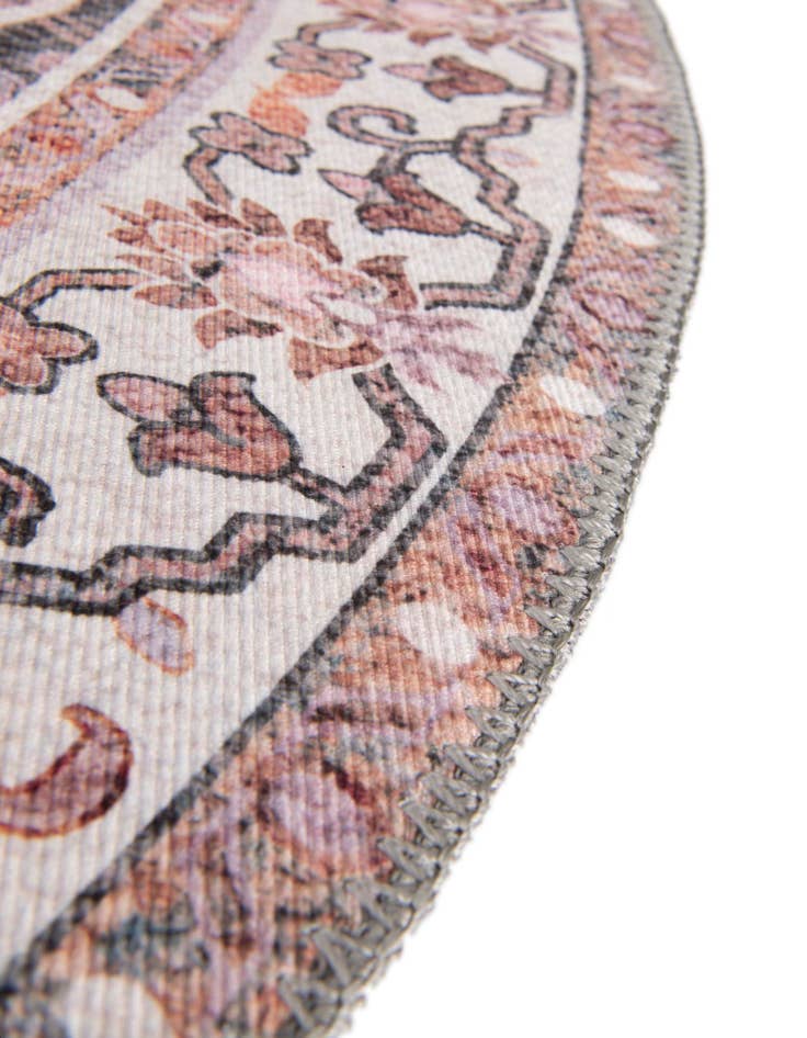 Detail image of 3' 6 x 3' 6 Washable Timeless Round Rug