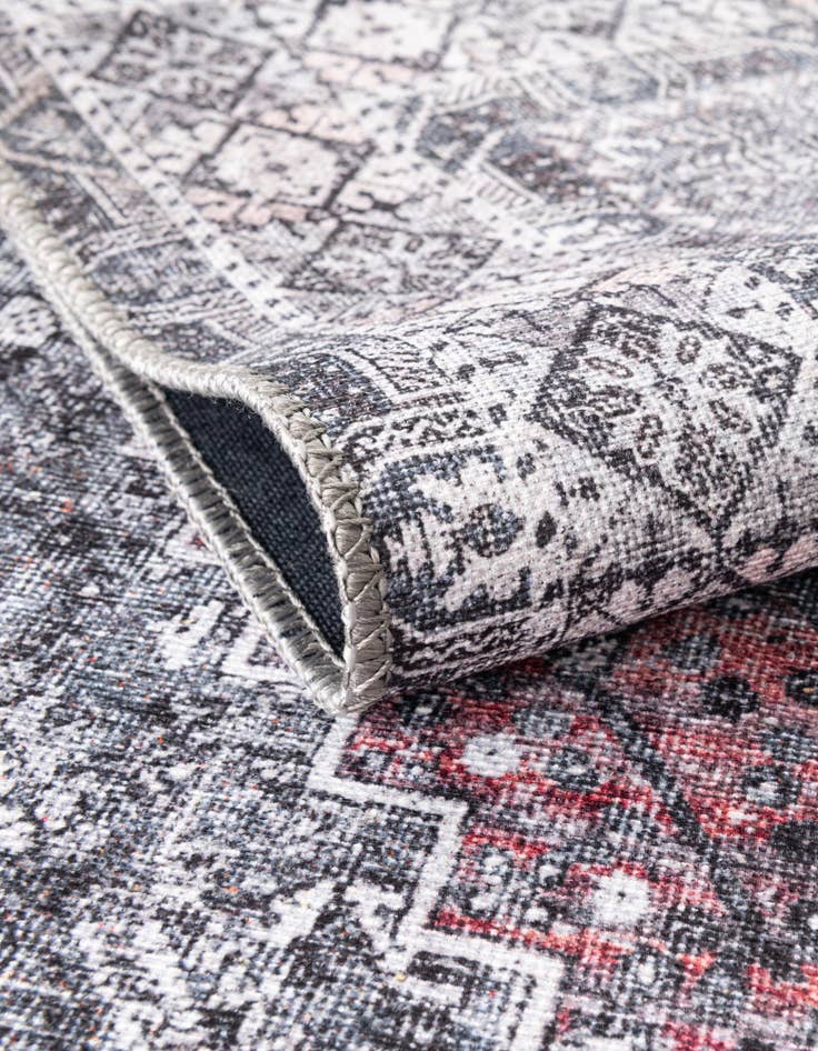 Detail image of 3' 6 x 3' 6 Washable Timeless Round Rug