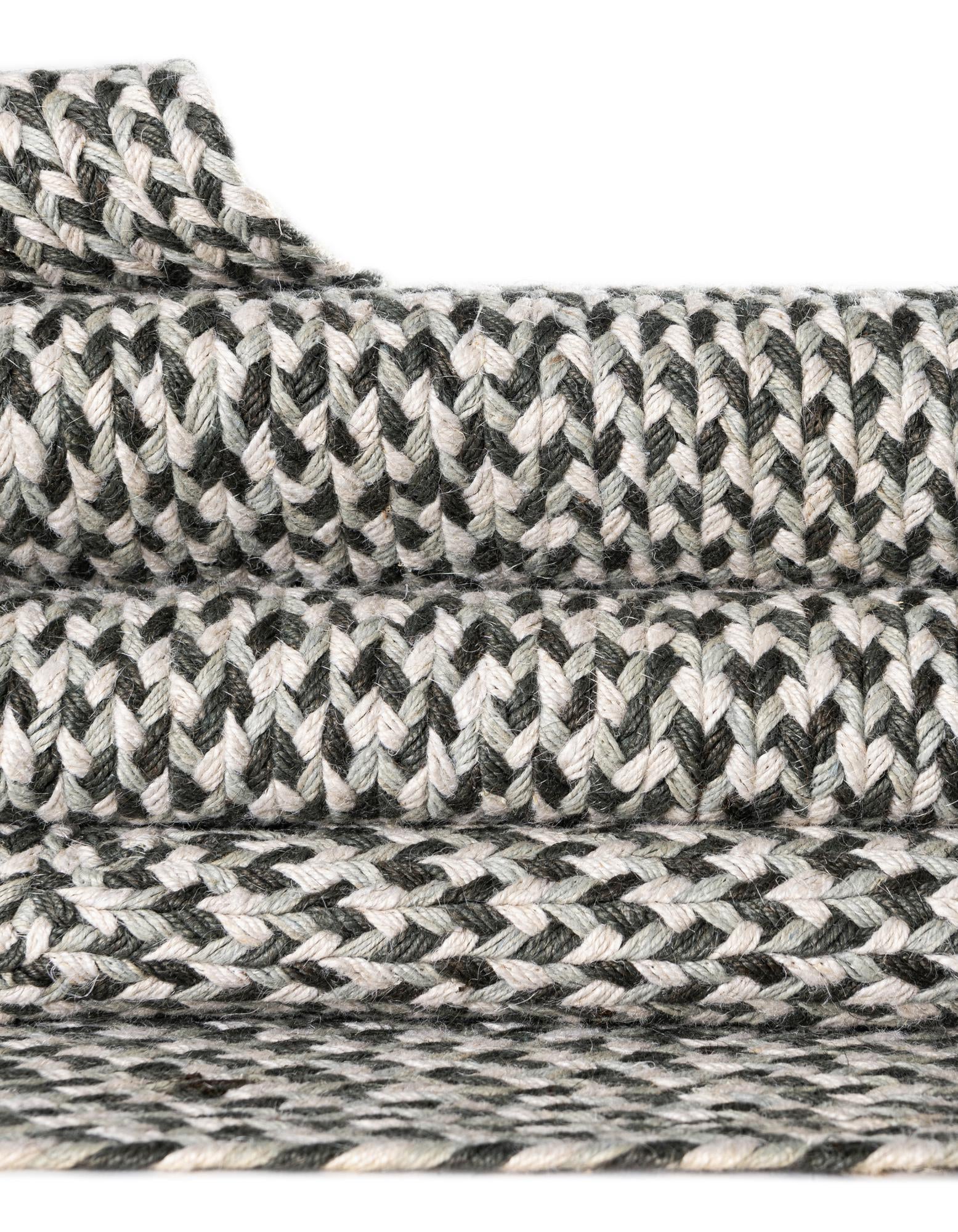 7' 10 x 7' 10 Handmade Tweed Braided Jute Round Rug