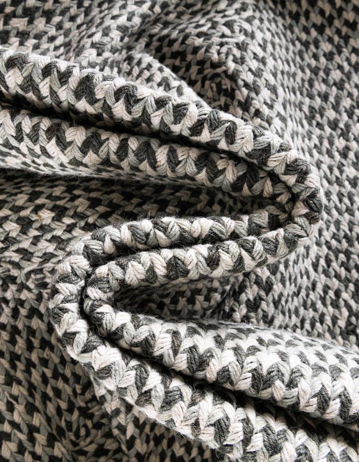 Detail image of 7' 10 x 7' 10  Hand Tweed Braided Jute Round Rug