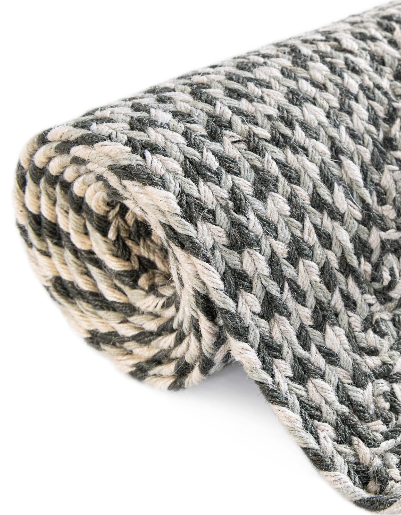 7' 10 x 7' 10 Handmade Tweed Braided Jute Round Rug