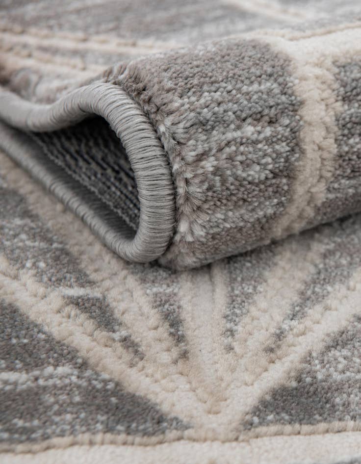 Detail image of Jill Zarin 3' 3 x 3' 3 Uptown Fifth Avenue Round Rug