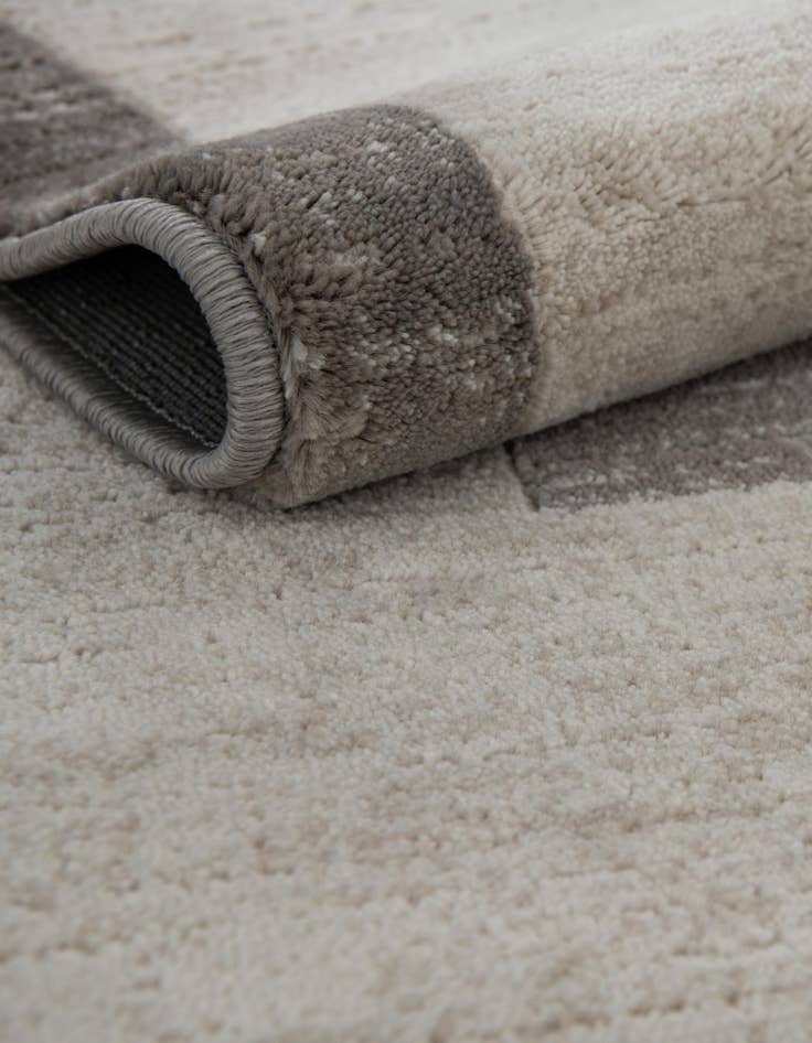 Detail image of 8' x 8' Uptown Yorkville Round Rug