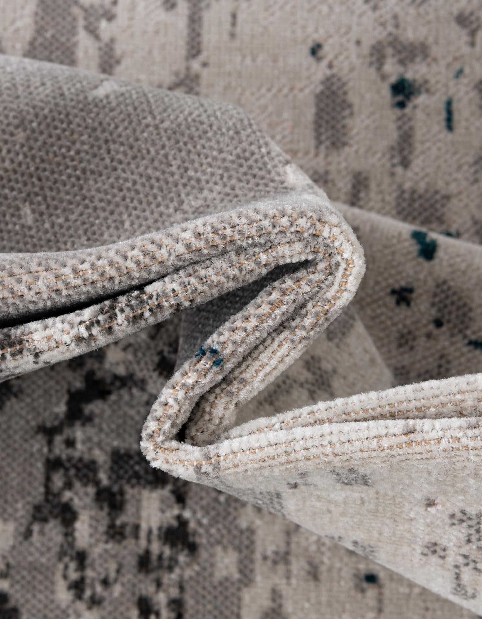 5' 3 x 5' 3 Valencia Round Rug