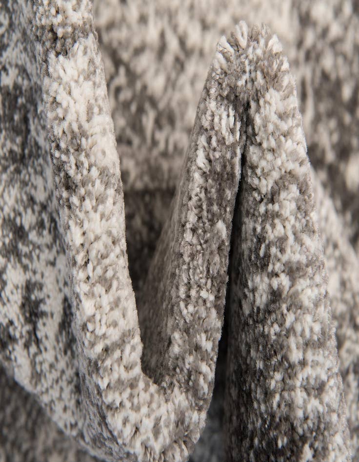 Detail image of 4' x 4' Veneto Round Rug