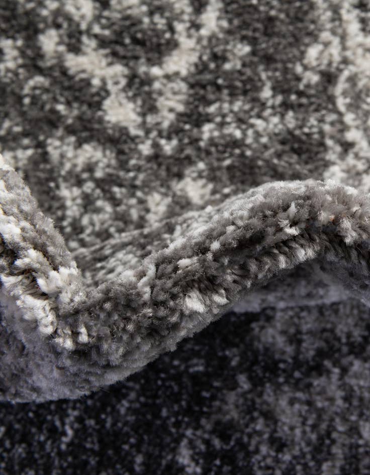 Detail image of 4' x 4' Veneto Round Rug