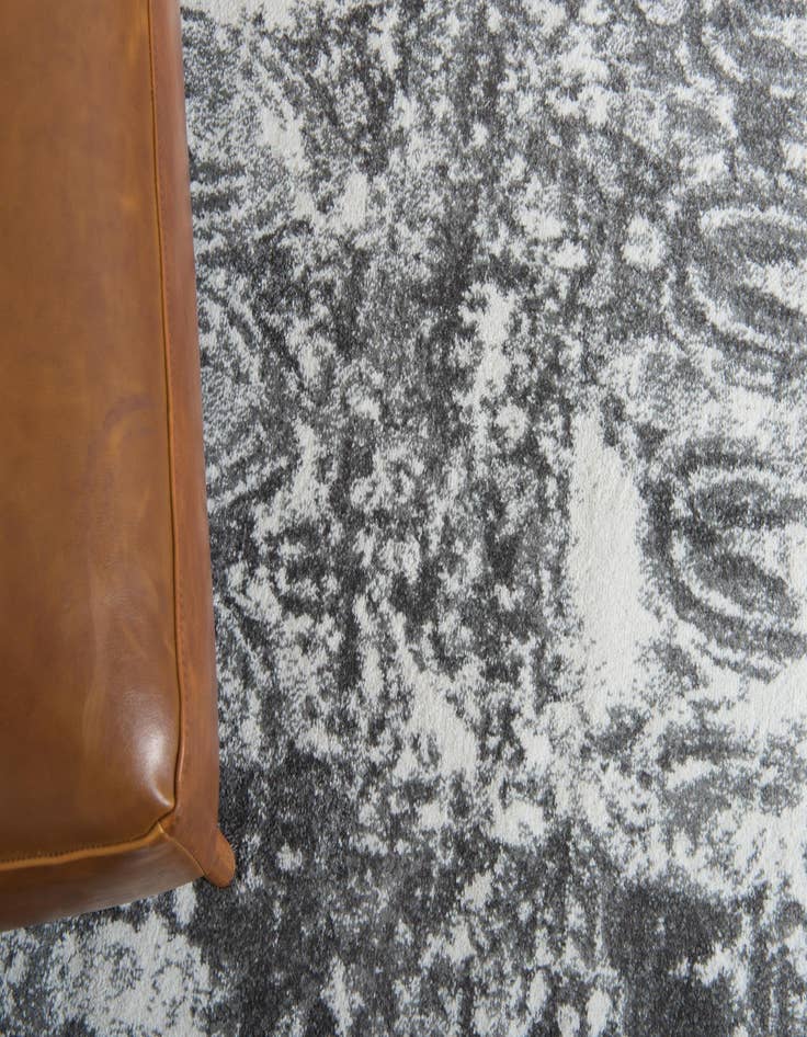 Detail image of 4' x 4' Veneto Round Rug