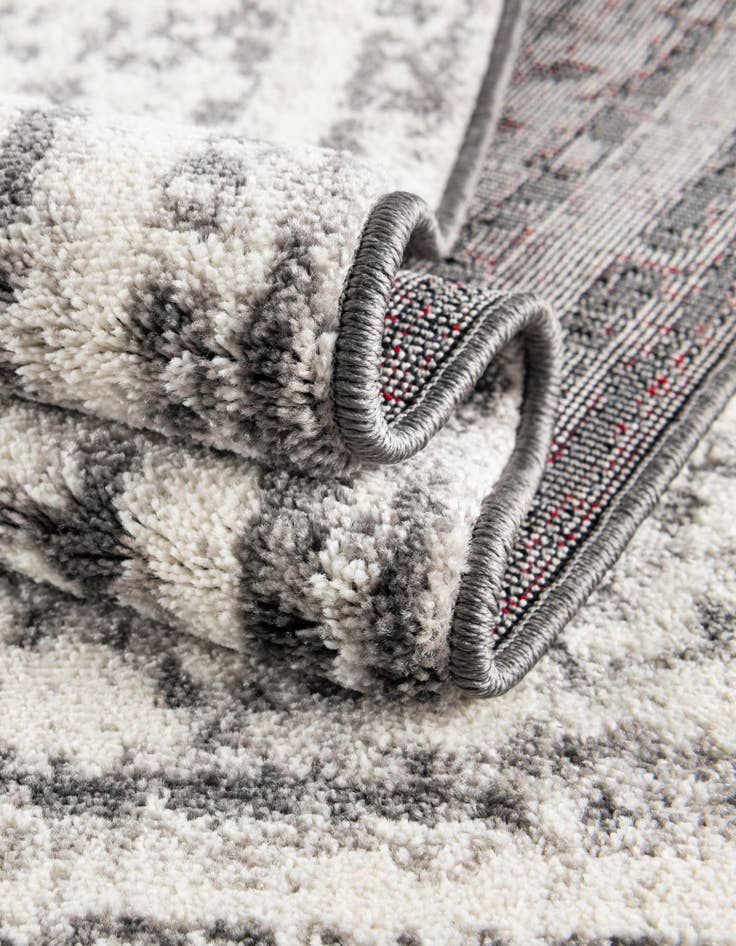 Detail image of 8' x 8' Veneto Round Rug