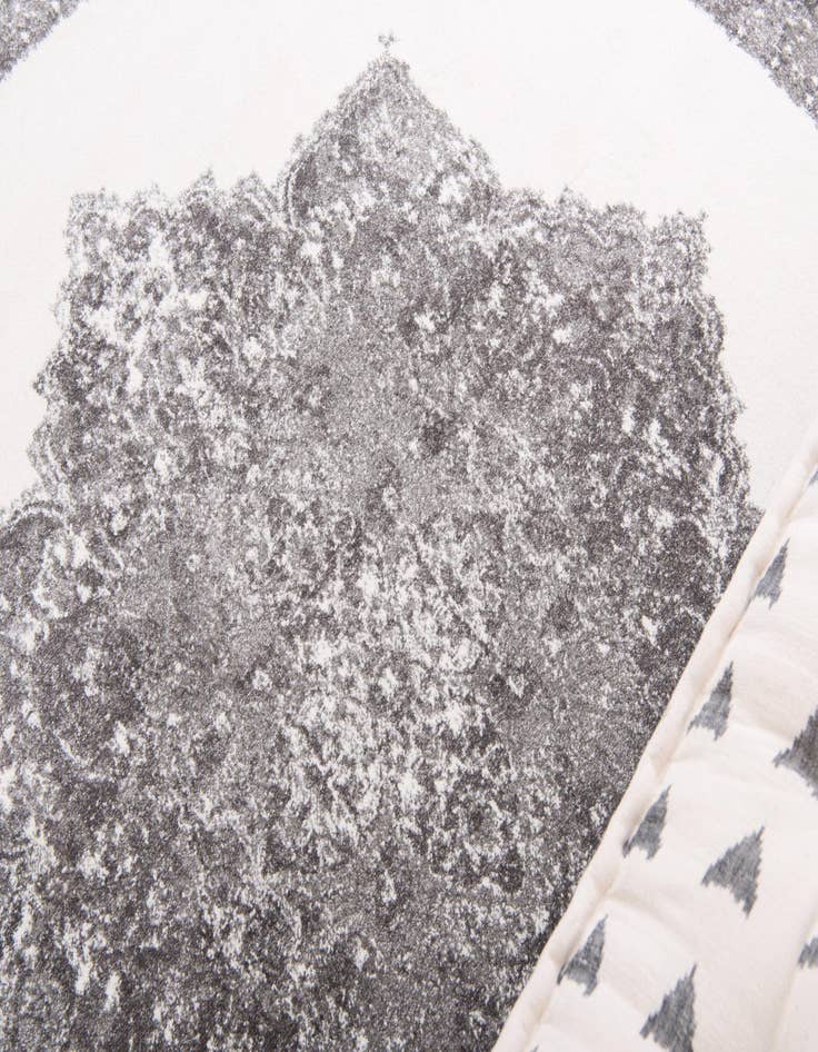 Detail image of 4' x 4' Venice Round Rug