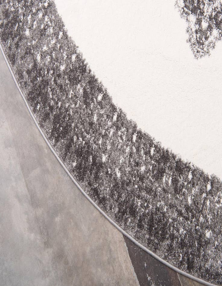 Detail image of 4' x 4' Venice Round Rug