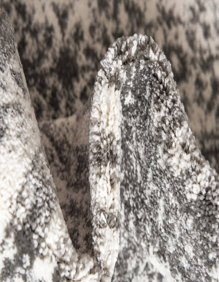 Detail image of 8' x 8' Venice Round Rug