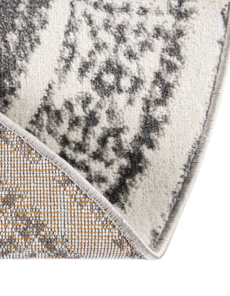 Detail image of 8' x 8' Venice Round Rug