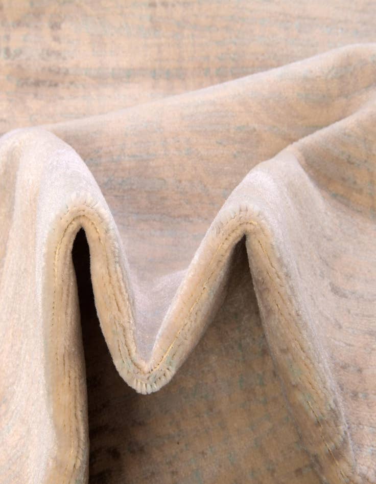 Detail image of 6' x 6' Victoria Round Rug