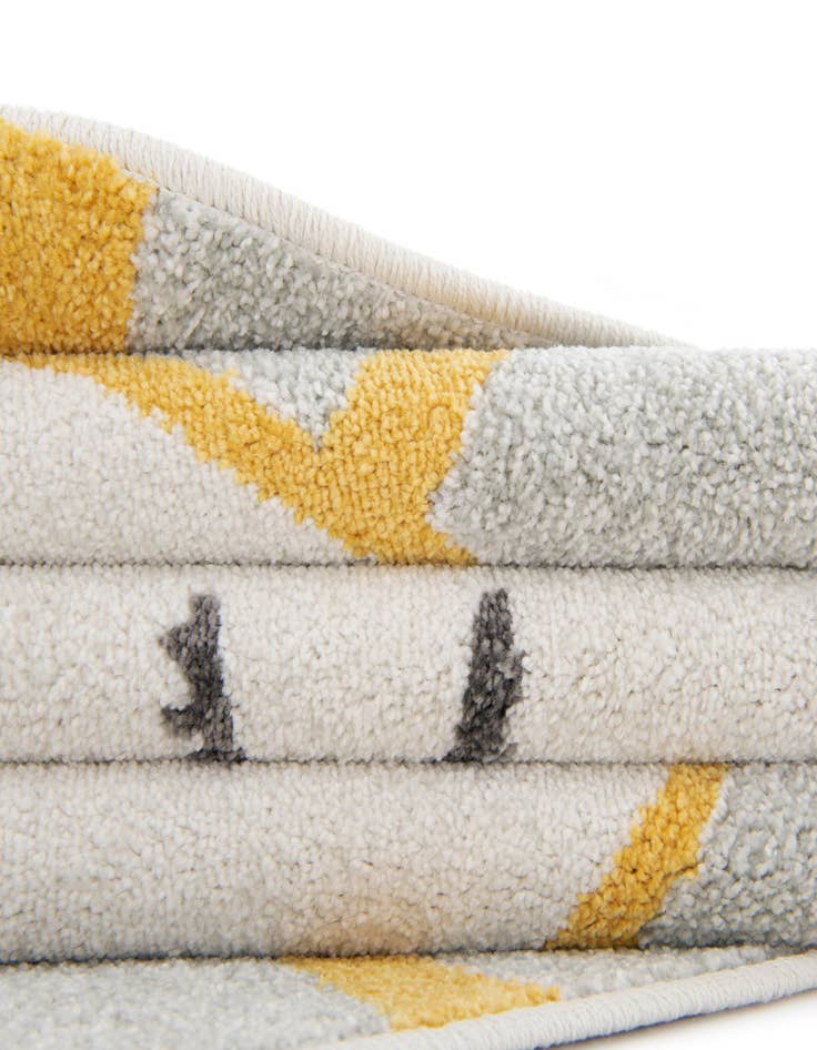 Detail image of 5' 3 x 5' 3 Sun Whimsy Kids Round Rug