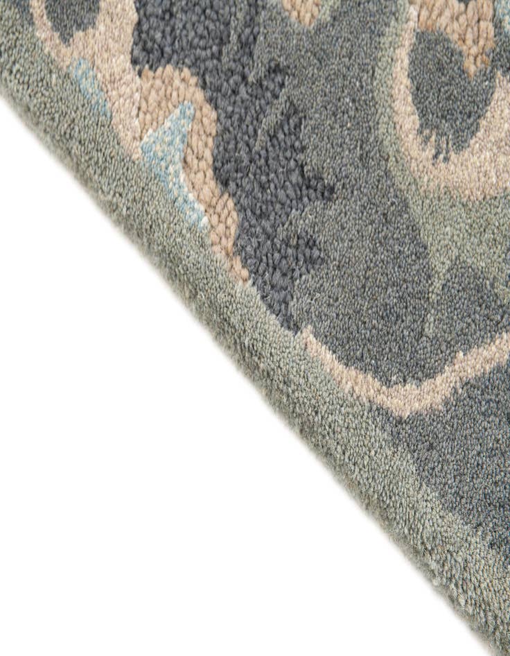 Detail image of 2' 4 x 6' Agra Runner Rug