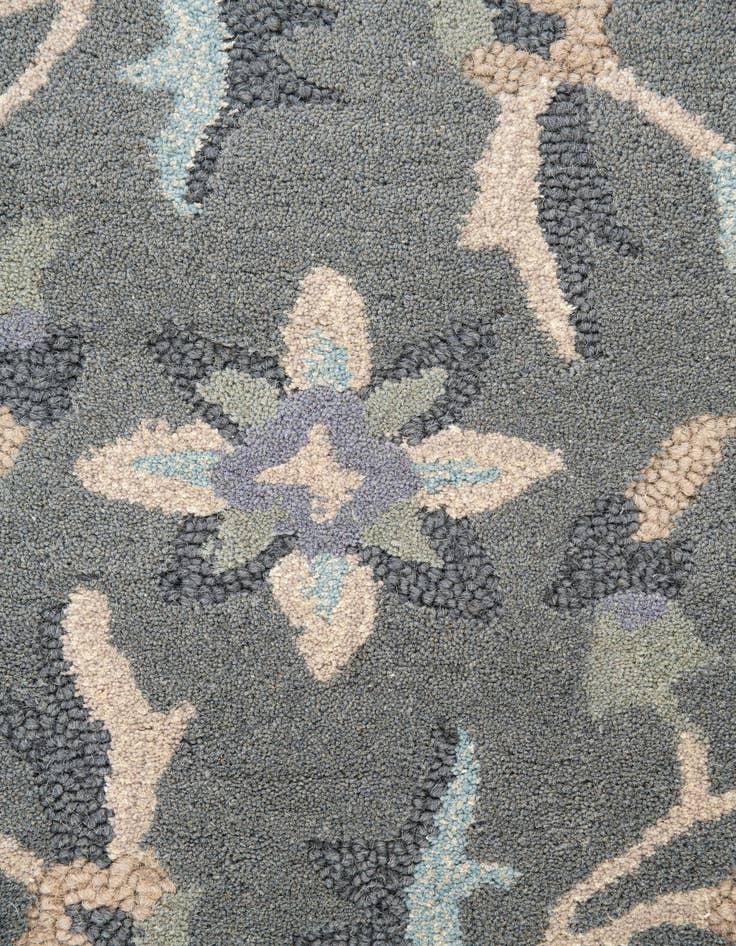 Detail image of 2' 4 x 6' Agra Runner Rug