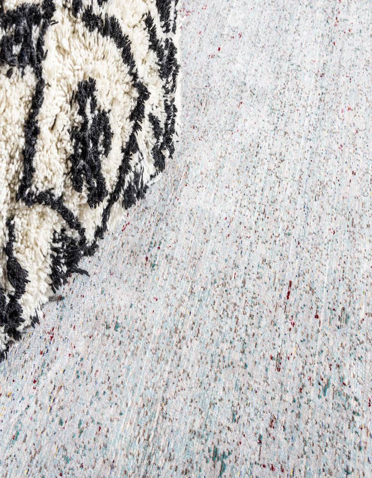 Detail image of 2' 7 x 9' 10 Aqua Runner Rug