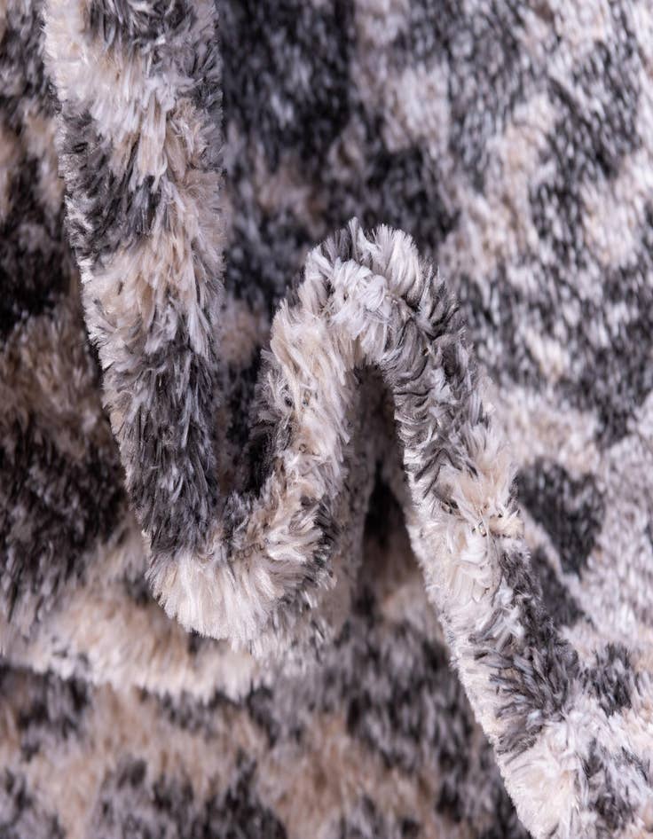 Detail image of 2' 4 x 6' Artemis Runner Rug