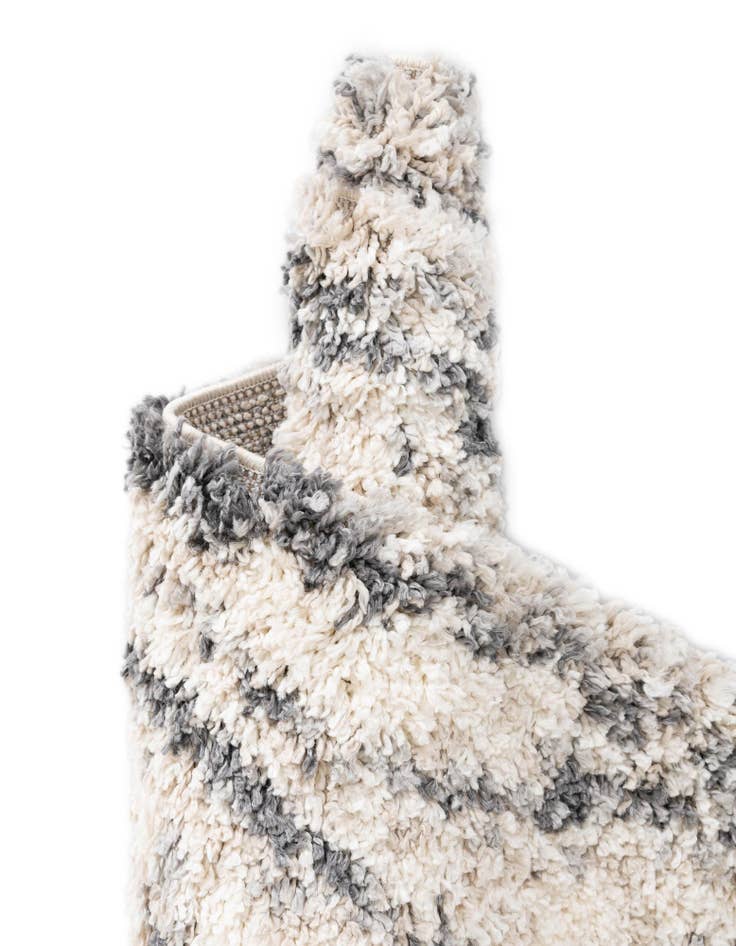 Detail image of 2' 7 x 8' 2 Athena Shag Runner Rug