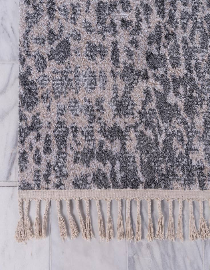 Detail image of 2' 4 x 6' Atlas Runner Rug