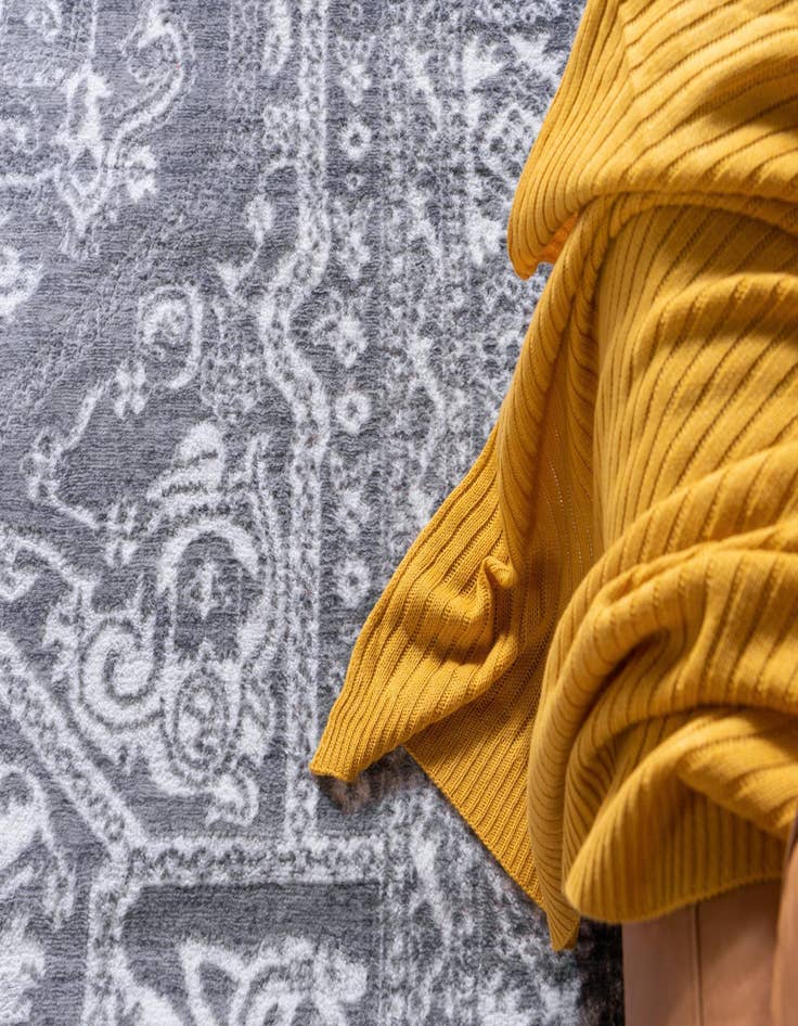 Detail image of 2' x 6' Boston Runner Rug