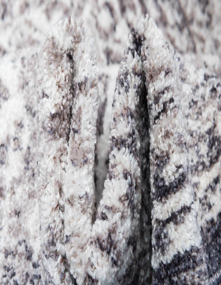 Detail image of 2' 7 x 8' 2 Brooklyn Runner Rug