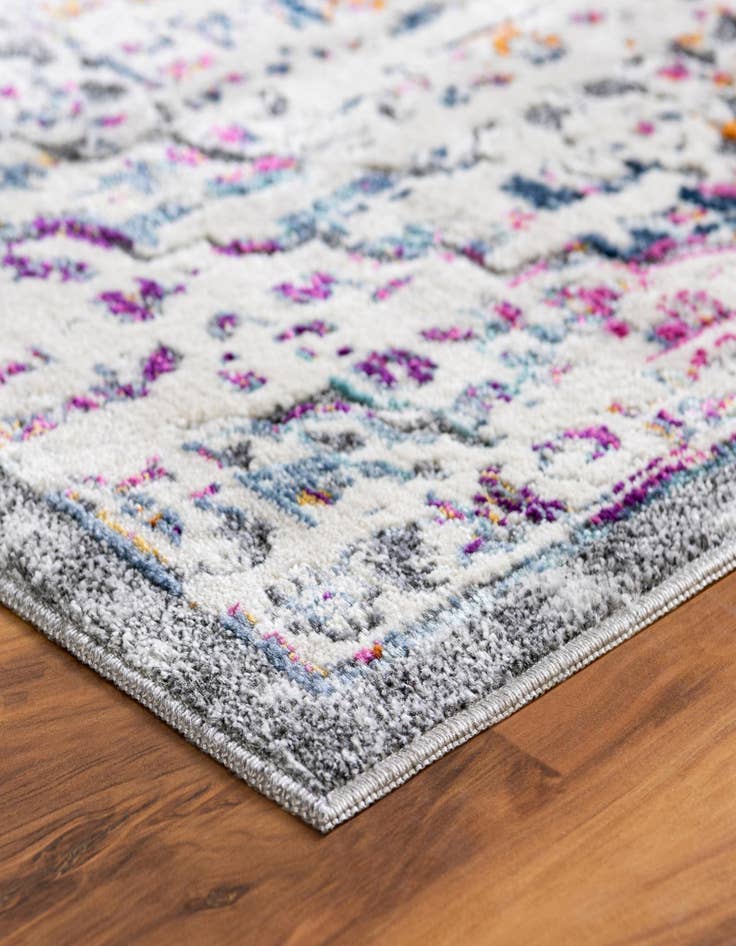 Detail image of 2' 7 x 9' 10 Budapest Runner Rug
