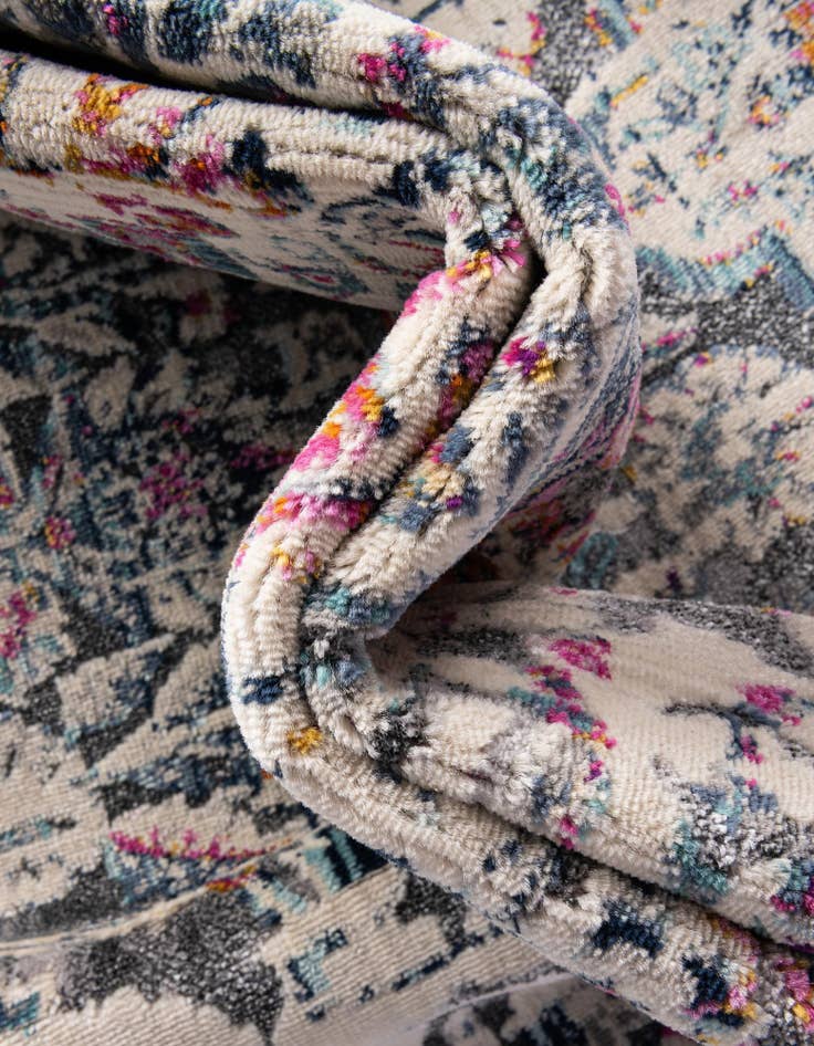 Detail image of 2' 7 x 9' 10 Budapest Runner Rug