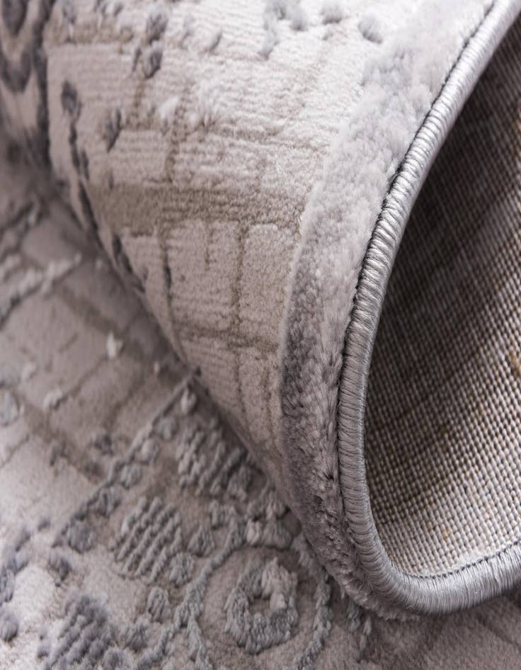 Detail image of 2' 7 x 6' Chesterfield Runner Rug