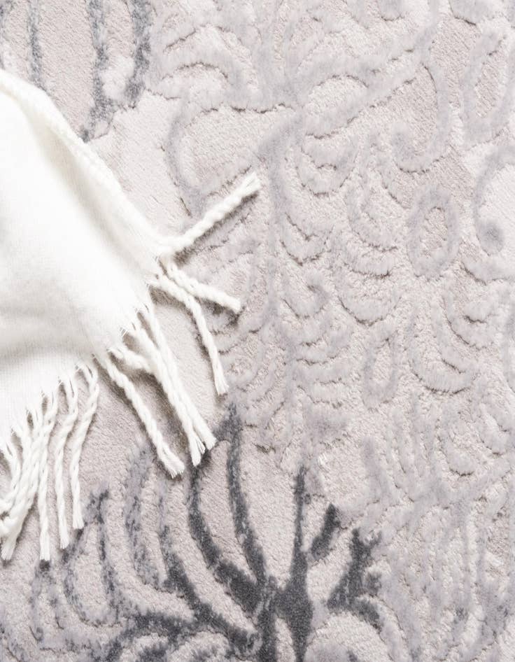 Detail image of 2' 7 x 6' Chesterfield Runner Rug